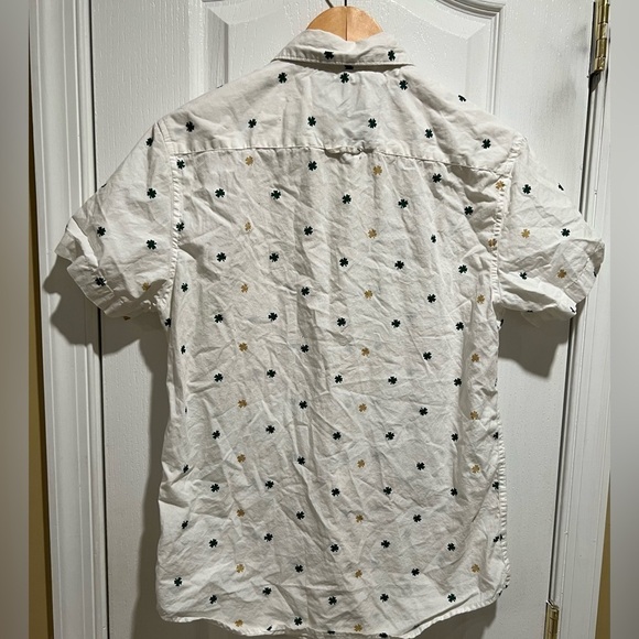 Denim & Flower Mens Button Down Shirt Size:small 4 leaf clover pattern. - Picture 4 of 4